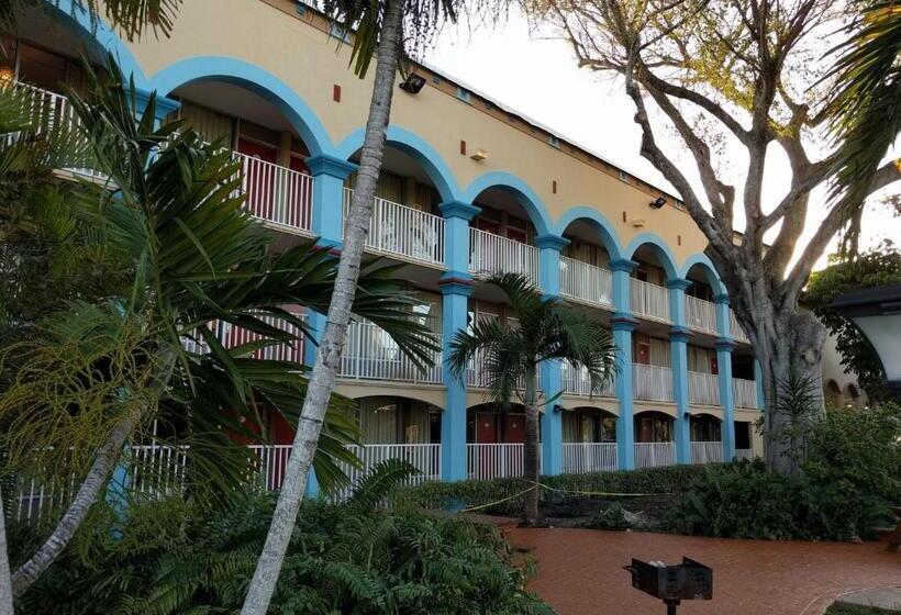 בית מלון כפרי Red Carpet Inn Airport Fort Lauderdale