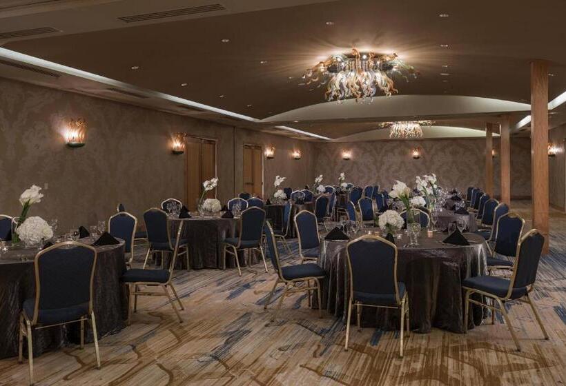 Отель Renaissance New Orleans Pere Marquette French Quarter Area