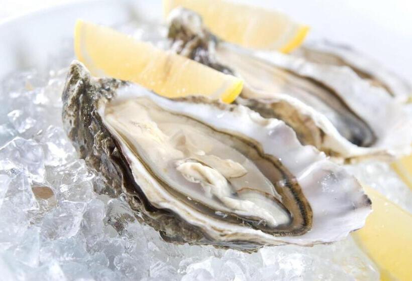 Отель Renaissance New Orleans Pere Marquette French Quarter Area