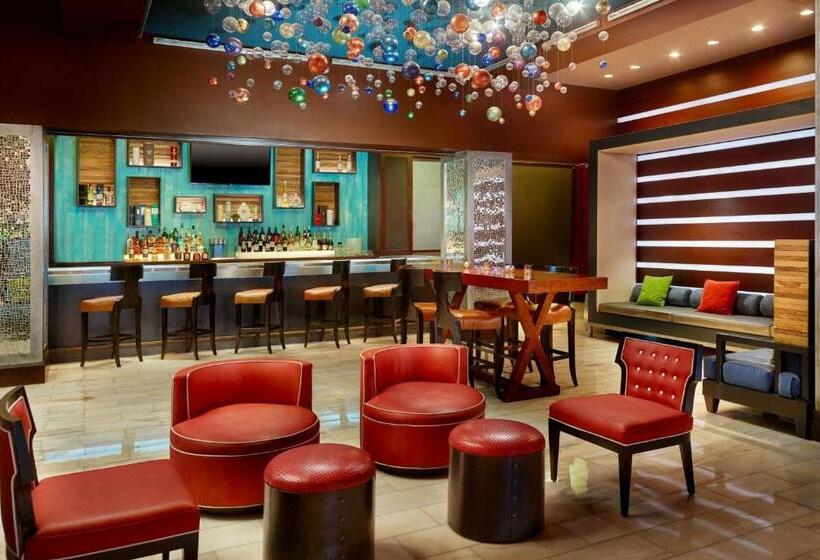 Отель Renaissance New Orleans Pere Marquette French Quarter Area