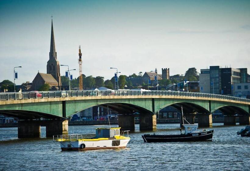 酒店 Riverbank House