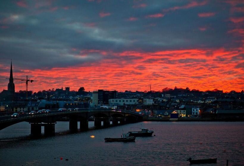 酒店 Riverbank House