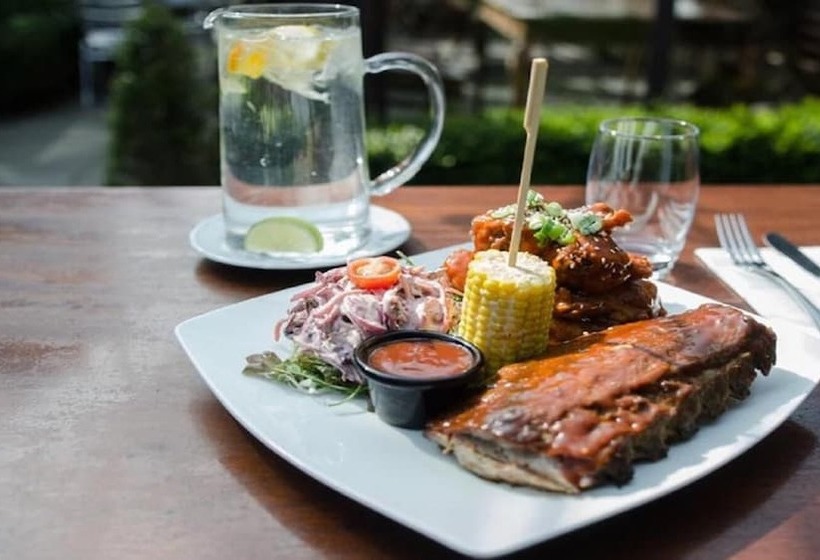 酒店 Riverbank House