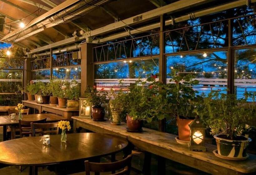 酒店 Riverbank House