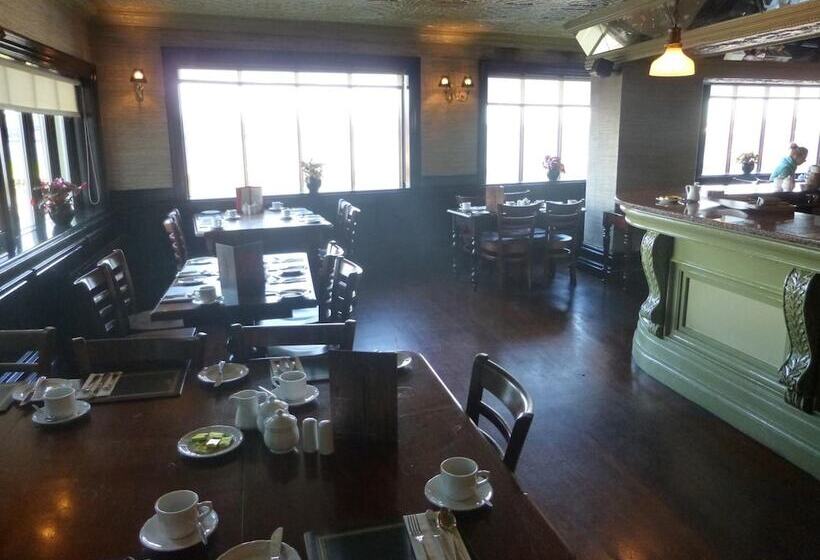 酒店 Riverbank House