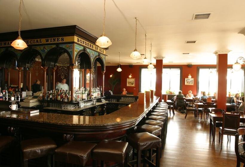 酒店 Riverbank House