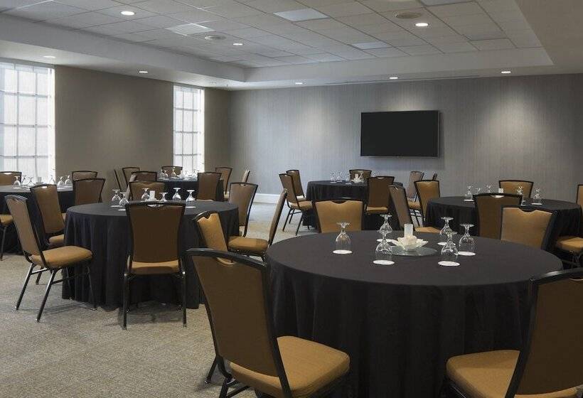 هتل Springhill Suites By Marriott New Orleans Warehouse Arts District