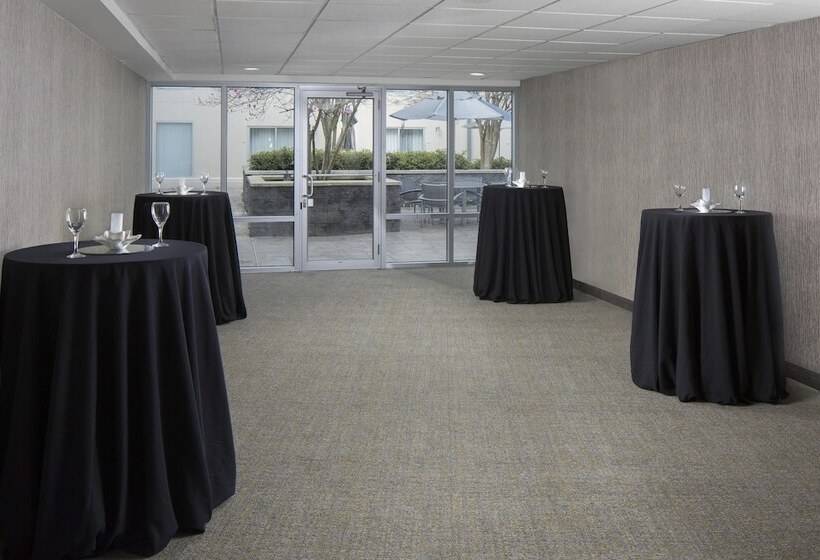 هتل Springhill Suites By Marriott New Orleans Warehouse Arts District