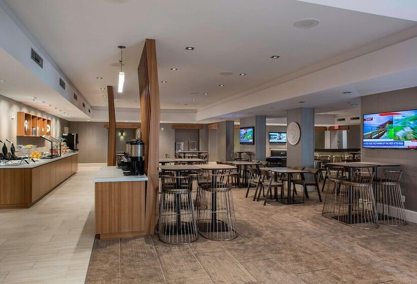 هتل Springhill Suites By Marriott New Orleans Warehouse Arts District