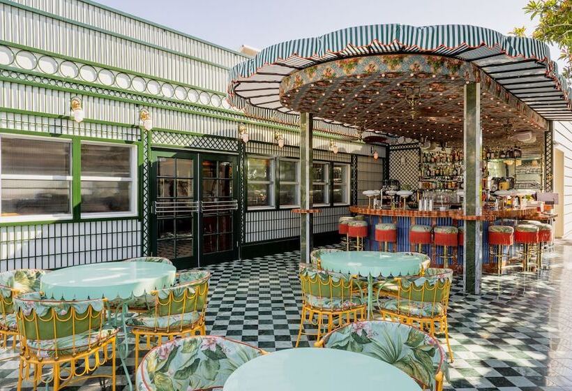 Lafayette Hotel & Club