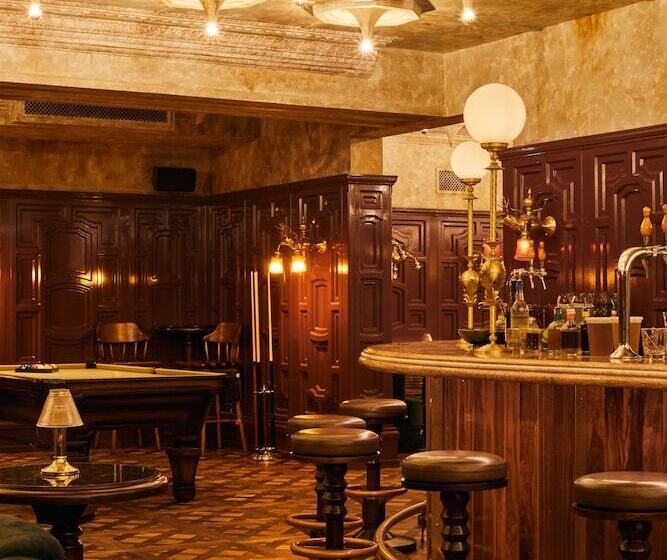 Lafayette Hotel & Club