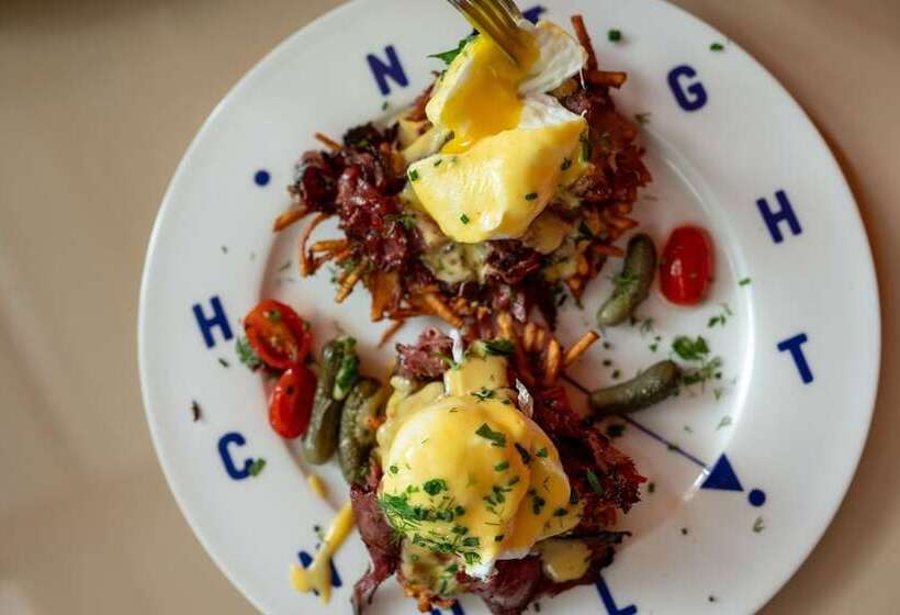 Lafayette Hotel & Club