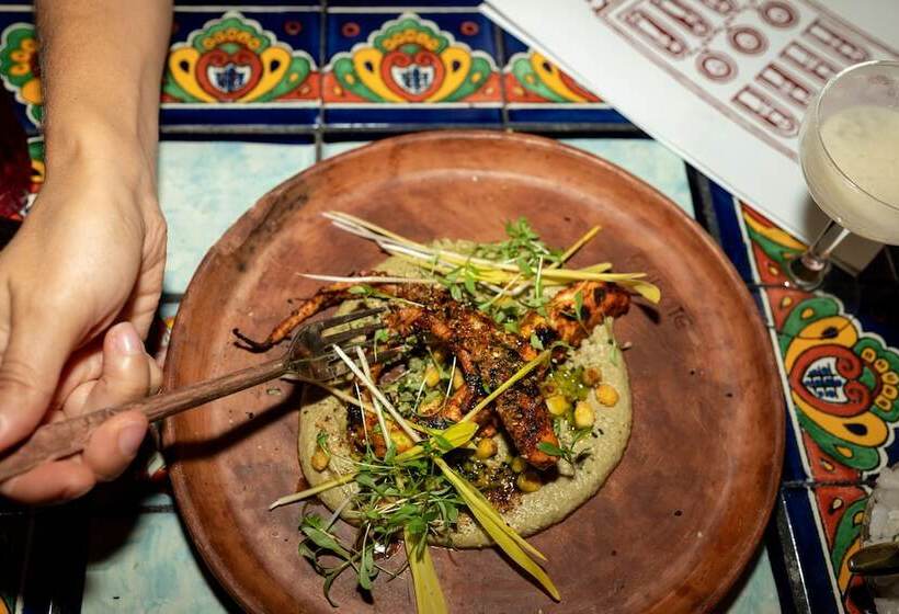 Lafayette Hotel & Club