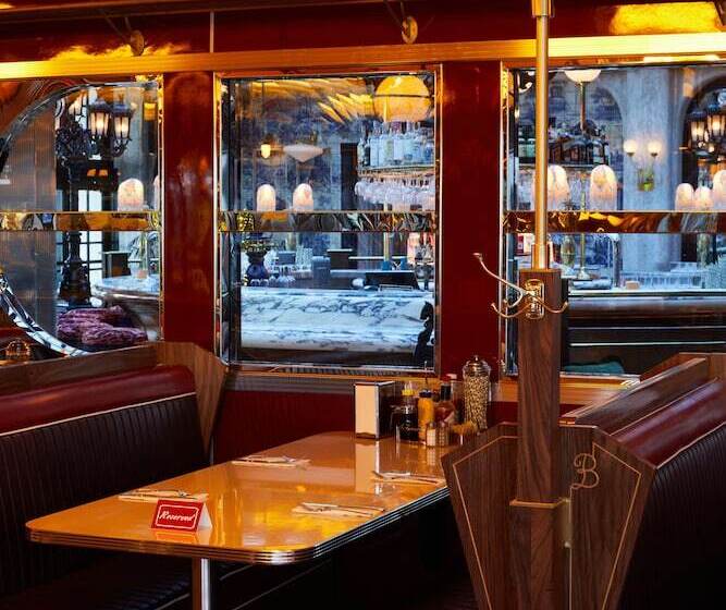 Lafayette Hotel & Club