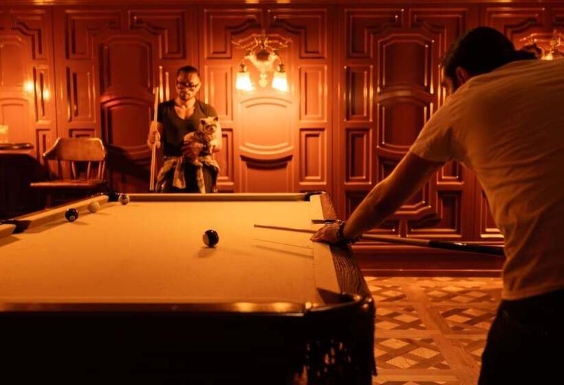 Lafayette Hotel & Club