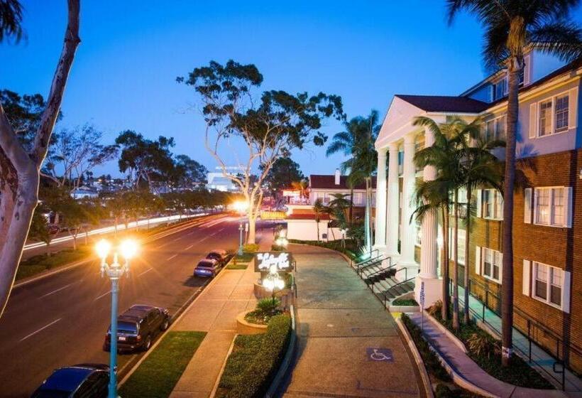 Lafayette Hotel & Club