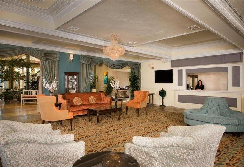 Lafayette Hotel & Club