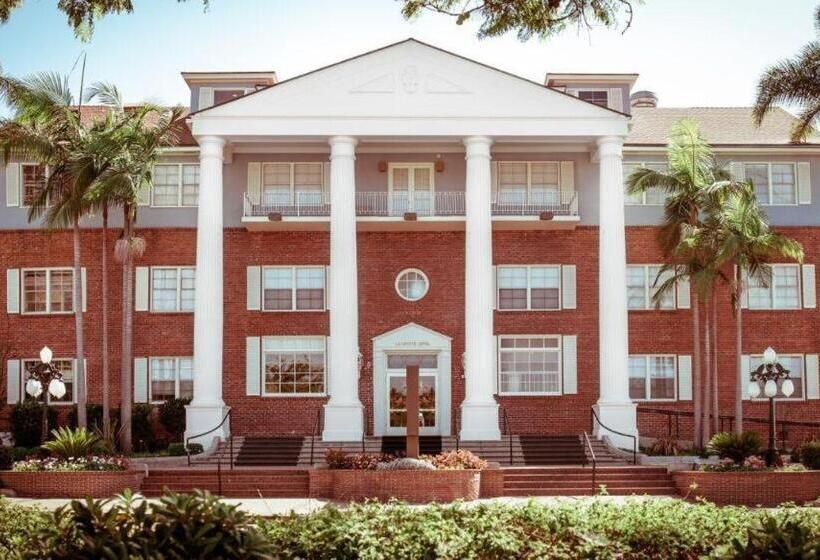 Lafayette Hotel & Club