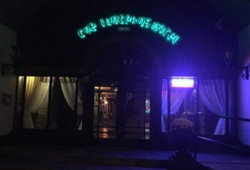 Отель The Lanterns