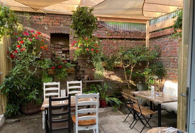 ホテル The Lemon Leaf Café Bar And Townhouse