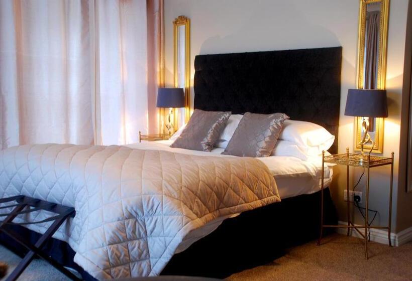 Отель The Metropole