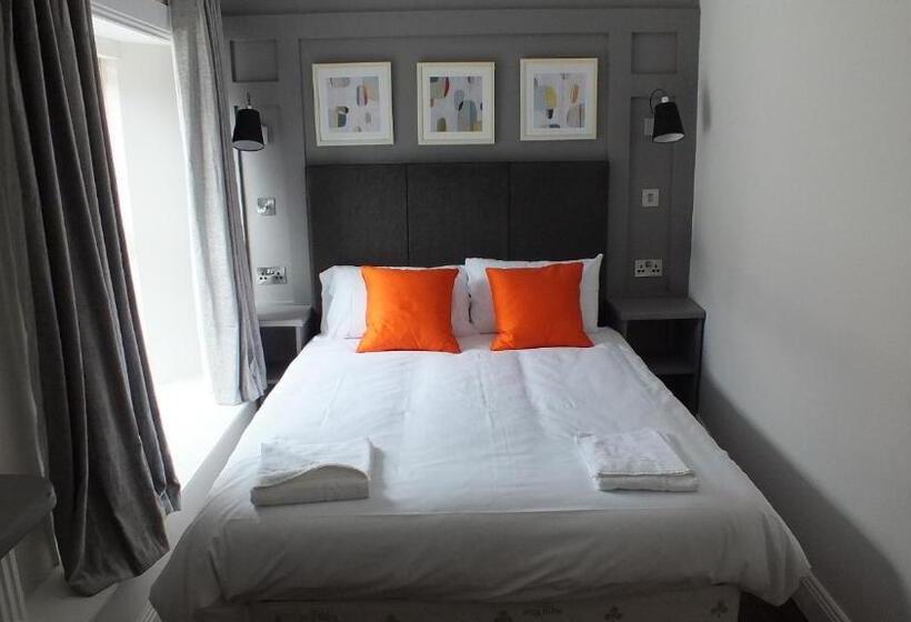 Отель The Metropole