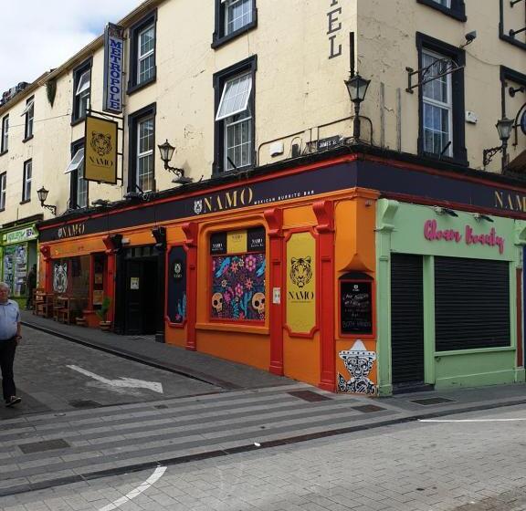 Отель The Metropole