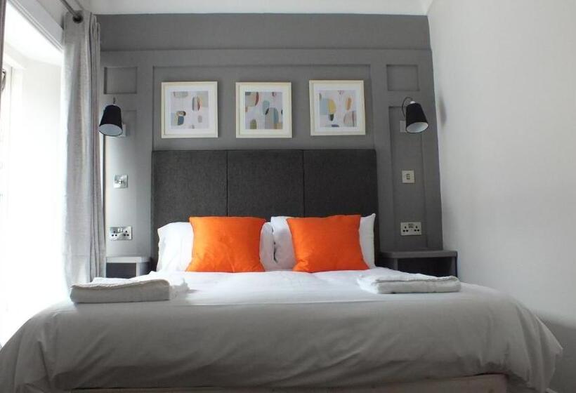 Отель The Metropole