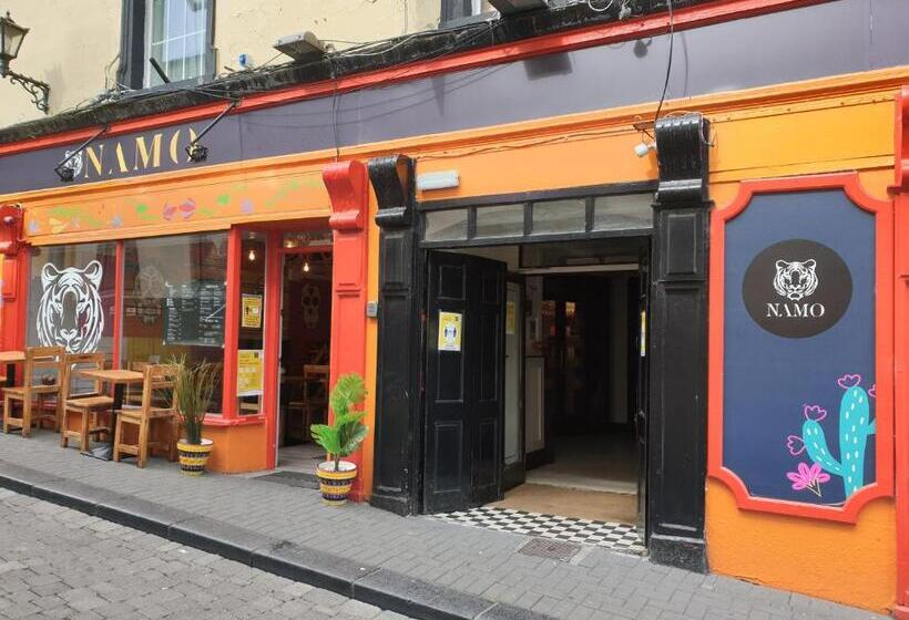 Отель The Metropole