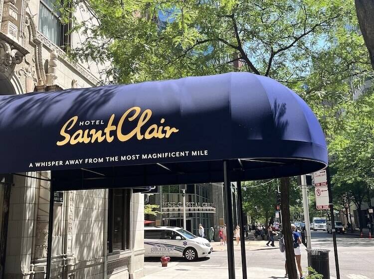 هتل Saint Clair   Magnificent Mile