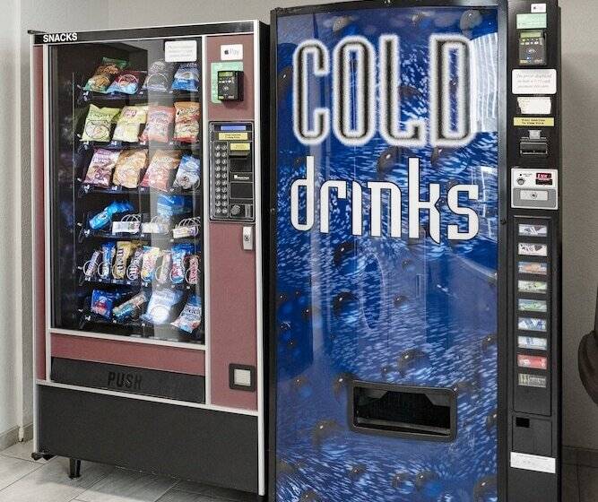 هتل Saint Clair   Magnificent Mile