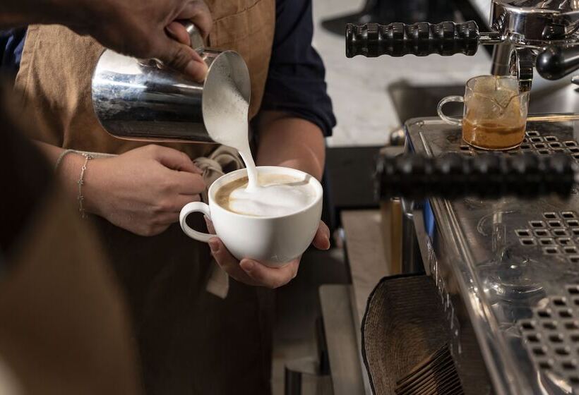 هتل Saint Clair   Magnificent Mile