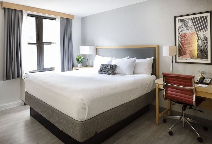 هتل Saint Clair   Magnificent Mile