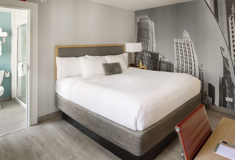 هتل Saint Clair   Magnificent Mile