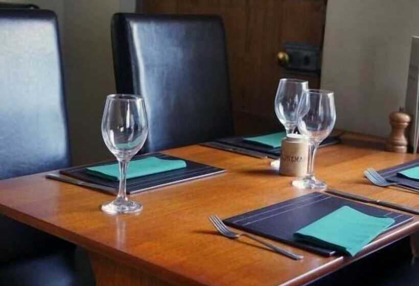 Отель The Stonemasons Inn