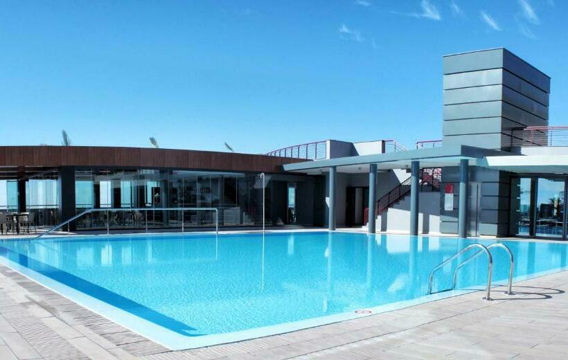 هتل The Views Monumental