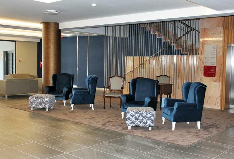 هتل The Views Monumental