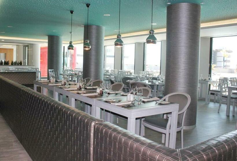 هتل The Views Monumental