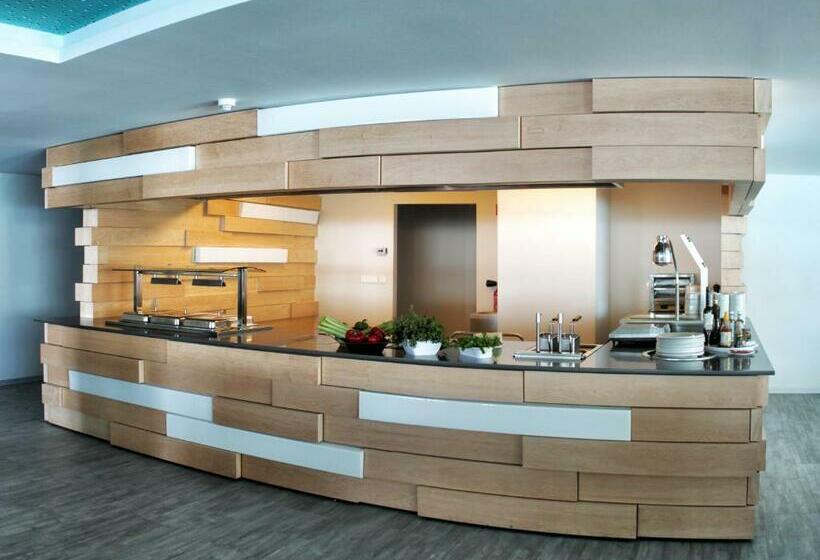 هتل The Views Monumental