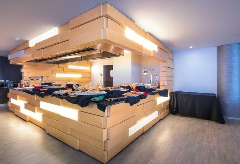 هتل The Views Monumental