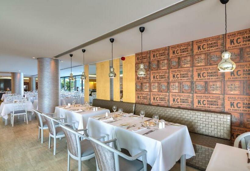 هتل The Views Monumental