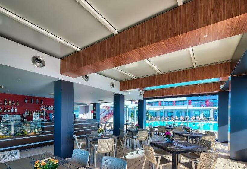 هتل The Views Monumental