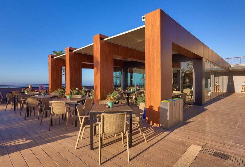 هتل The Views Monumental