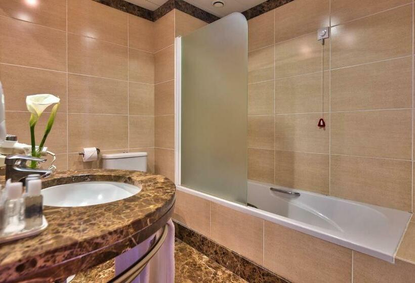 هتل The Views Monumental