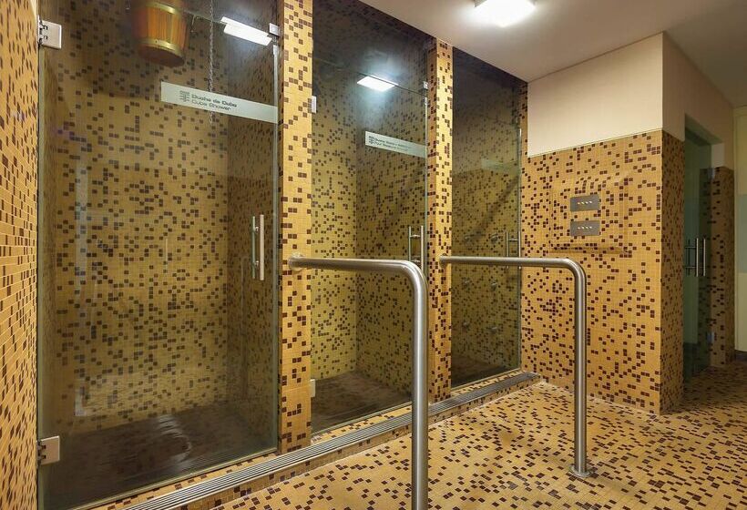 هتل The Views Monumental