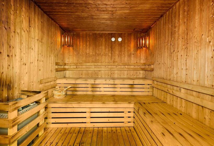 هتل The Views Monumental