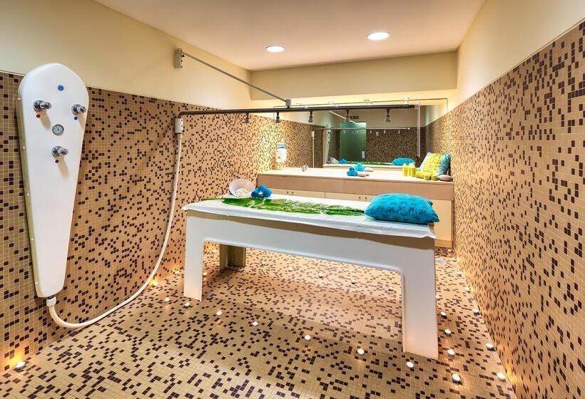 هتل The Views Monumental