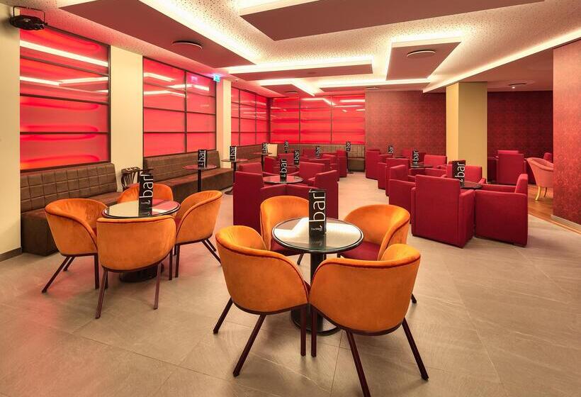 هتل The Views Monumental