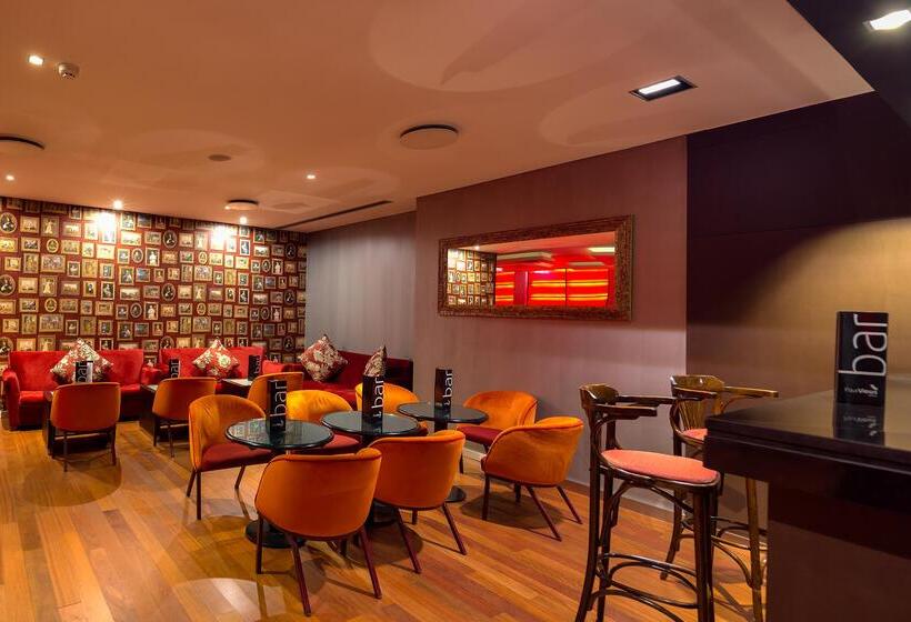 هتل The Views Monumental