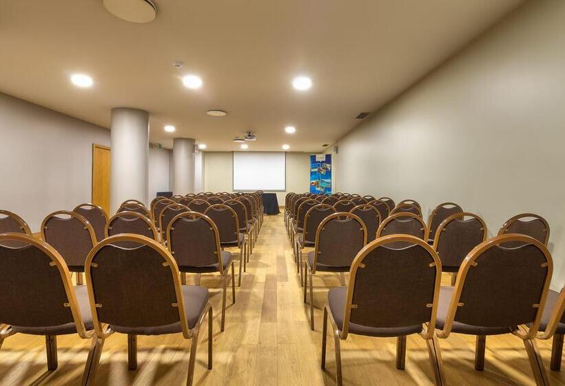 هتل The Views Monumental